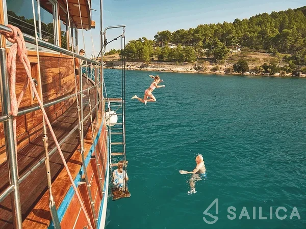 Gulet - Yacht Charter Sailica