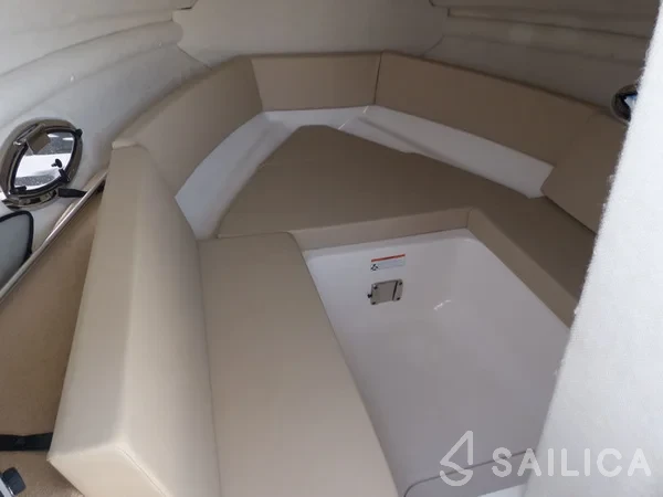 Chaparral 225 - Yacht Charter Sailica