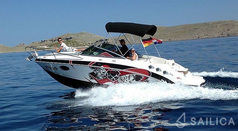 Chaparral 225 - Yacht Charter Sailica