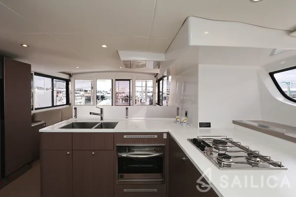 Bali 4.6 - Yacht Charter Sailica