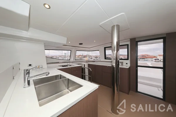 Bali 4.6 - Yacht Charter Sailica