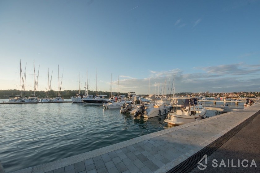 Cantieri Costa Smeralda Fisherman 38 - Yacht Charter Sailica