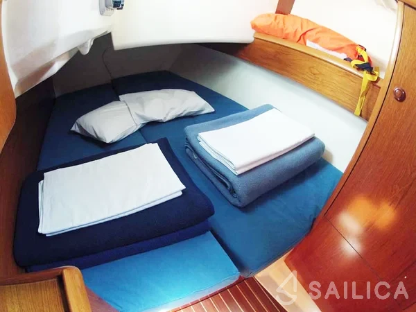 Sun Odyssey 35 - Yacht Charter Sailica