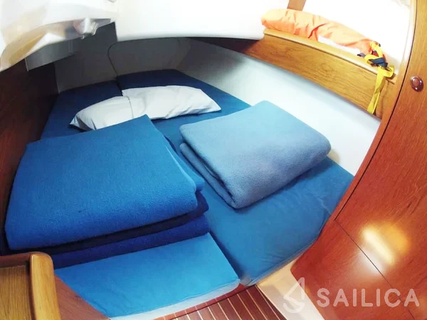 Sun Odyssey 35 - Yacht Charter Sailica