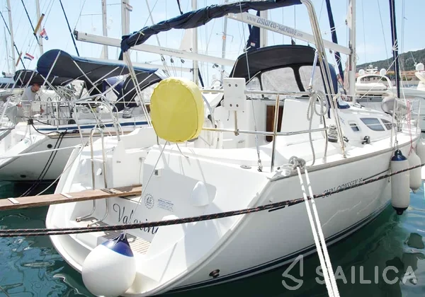Sun Odyssey 35 - Yacht Charter Sailica