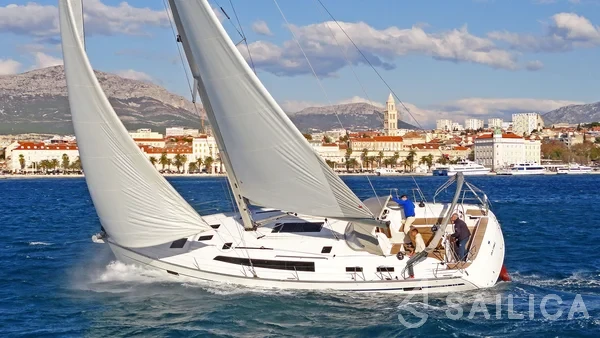 Bavaria 51 Cruiser - Yacht Charter Sailica