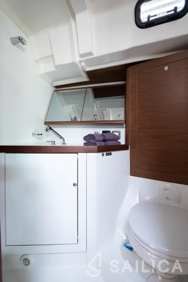 Oceanis 46.1 - Yacht Charter Sailica