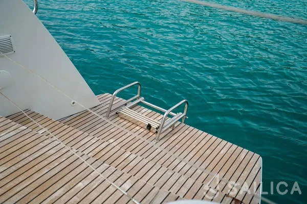 Lagoon 42 - Yacht Charter Sailica