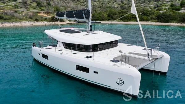 Lagoon 42 - Yacht Charter Sailica