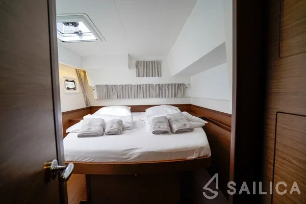 Lagoon 42 - Yacht Charter Sailica