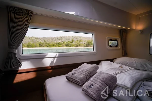 Lagoon 42 - Yacht Charter Sailica