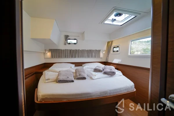 Lagoon 42 - Yacht Charter Sailica