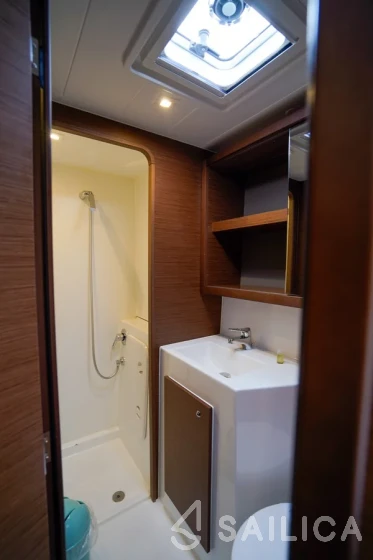 Lagoon 42 - Yacht Charter Sailica