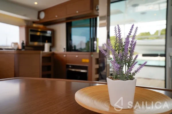 Lagoon 42 - Yacht Charter Sailica