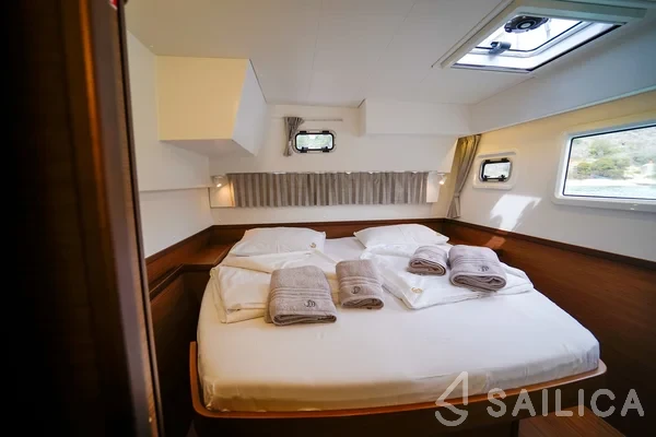 Lagoon 42 - Yacht Charter Sailica