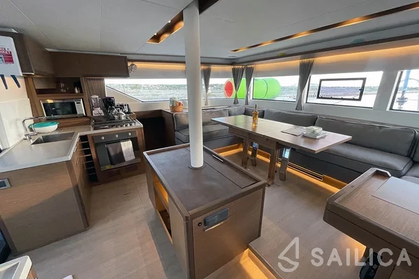 Lagoon 50 - Yacht Charter Sailica