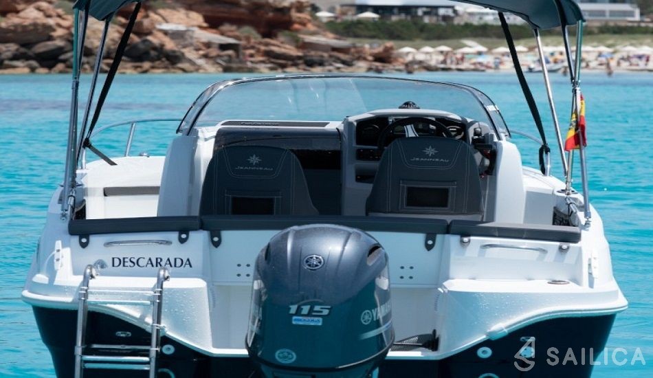 Cap Camarat 550 - Yacht Charter Sailica