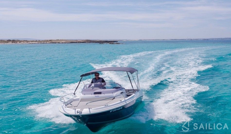 Cap Camarat 550 - Yacht Charter Sailica
