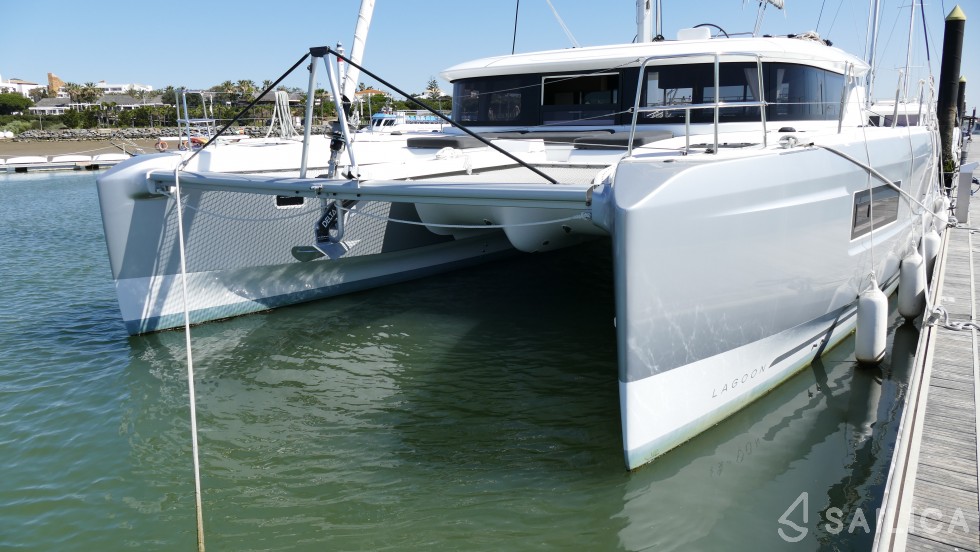 Lagoon 46  - Photo #2 Lagoon 46  - Yacht Charter Sailica