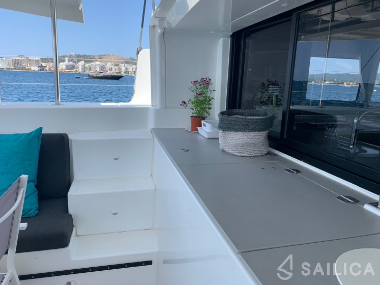 Lagoon 46  - Photo #13 Lagoon 46  - Yacht Charter Sailica