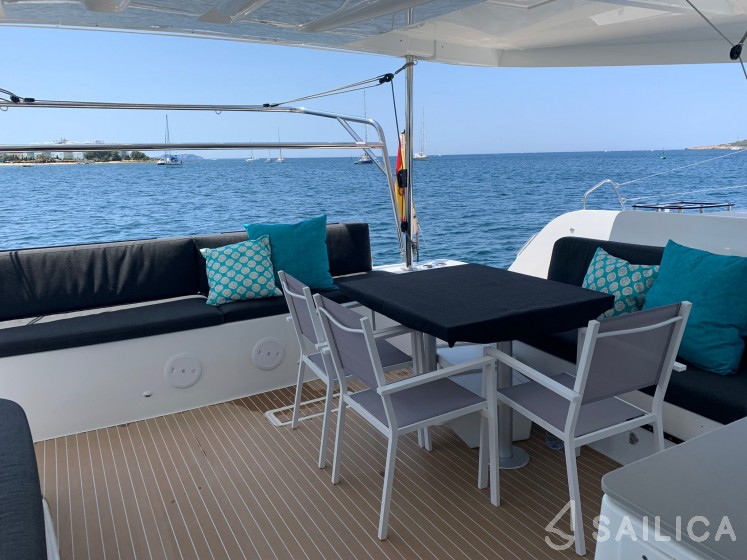 Lagoon 46  - Photo #14 Lagoon 46  - Yacht Charter Sailica