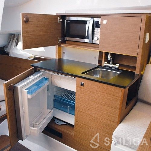 Cap Camarat 9.0 WA - Yacht Charter Sailica