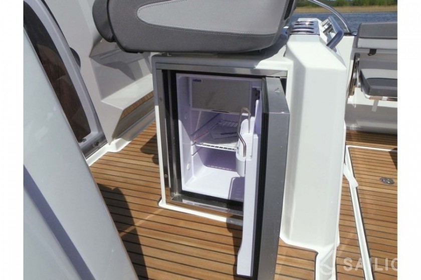 Cap Camarat 9.0 WA - Yacht Charter Sailica