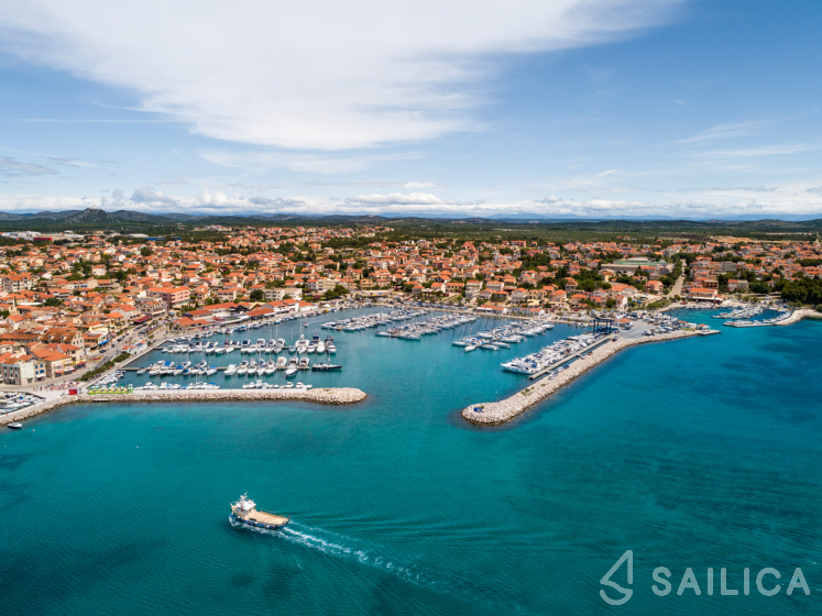 Cap Camarat 9.0 WA - Yacht Charter Sailica