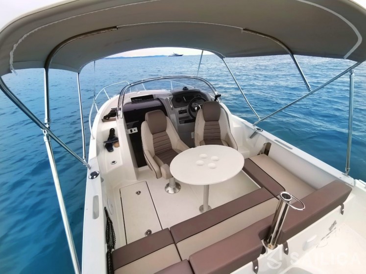Cap Camarat 650 - Yacht Charter Sailica
