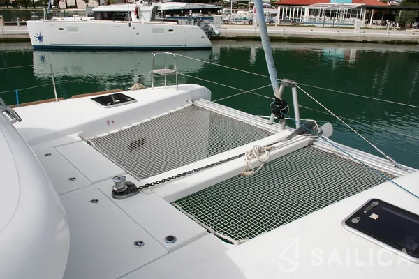 Lagoon 40 - Yacht Charter Sailica