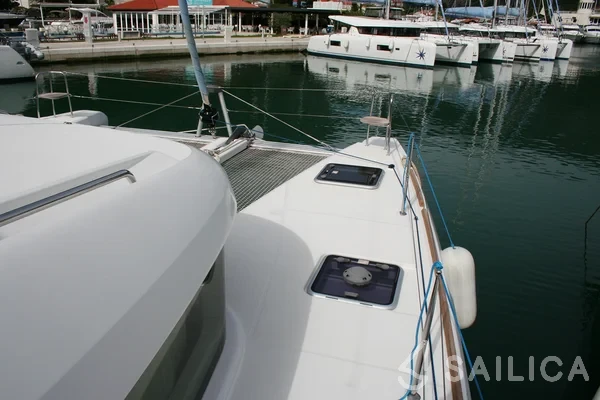 Lagoon 40 - Yacht Charter Sailica