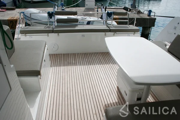 Lagoon 40 - Yacht Charter Sailica