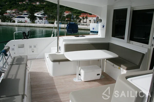 Lagoon 40 - Yacht Charter Sailica