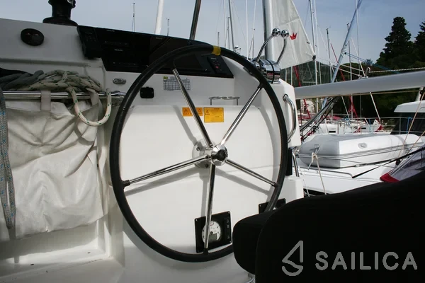 Lagoon 40 - Yacht Charter Sailica