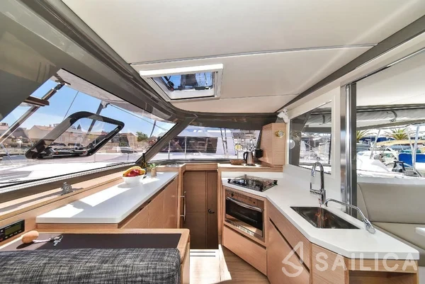 Nautitech 40 open NEW - 4 + 2 cab. - Yacht Charter Sailica