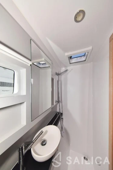 Nautitech 40 open NEW - 4 + 2 cab. - Yacht Charter Sailica