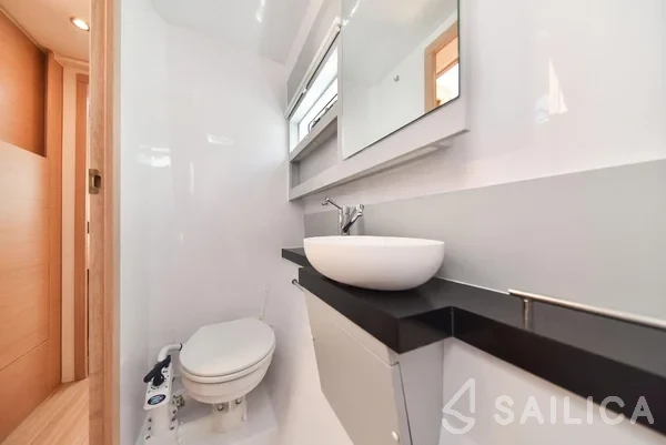 Nautitech 40 open NEW - 4 + 2 cab. - Yacht Charter Sailica