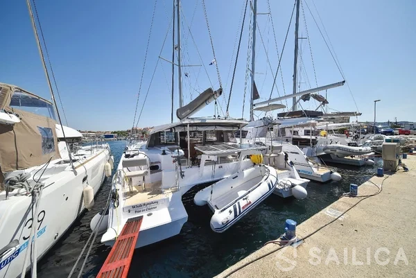 Nautitech 40 open NEW - 4 + 2 cab. - Yacht Charter Sailica