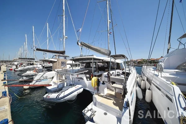 Nautitech 40 open NEW - 4 + 2 cab. - Yacht Charter Sailica