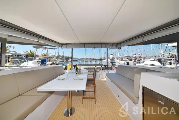Nautitech 40 open NEW - 4 + 2 cab. - Yacht Charter Sailica