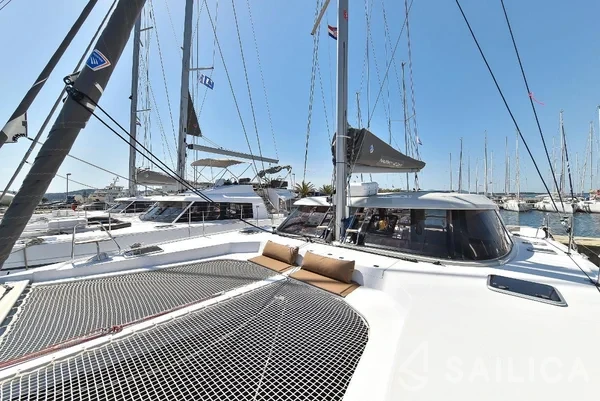 Nautitech 40 open NEW - 4 + 2 cab. - Yacht Charter Sailica