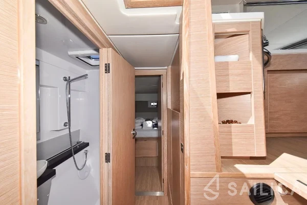 Nautitech 40 open NEW - 4 + 2 cab. - Yacht Charter Sailica
