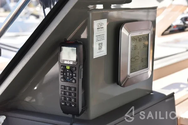 Nautitech 40 open NEW - 4 + 2 cab. - Yacht Charter Sailica