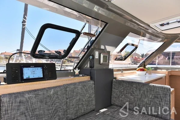 Nautitech 40 open NEW - 4 + 2 cab. - Yacht Charter Sailica