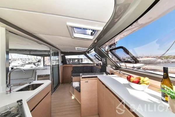 Nautitech 40 open NEW - 4 + 2 cab. - Yacht Charter Sailica