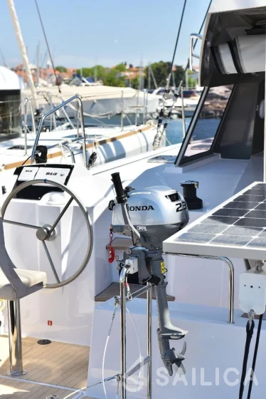 Nautitech 40 open NEW - 4 + 2 cab. - Yacht Charter Sailica