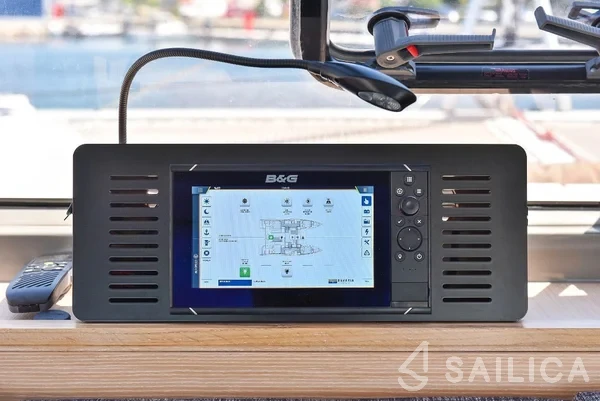 Nautitech 40 open NEW - 4 + 2 cab. - Yacht Charter Sailica