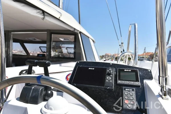 Nautitech 40 open NEW - 4 + 2 cab. - Yacht Charter Sailica