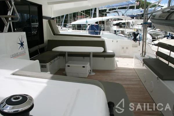 Lagoon 42 - Yacht Charter Sailica