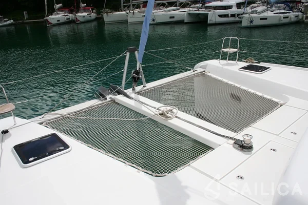 Lagoon 42 - Yacht Charter Sailica